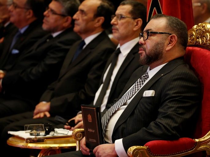 Morocco's King Mohammed VI (R) attends a signing ceremony with the Nigerian delegation, on the Nigeria-Moroccan gas pipeline project that will connect the two nations as well as some other African countries to Europe, at the King's Palace in Rabat, Morocco May 15, 2017. REUTERS/Youssef Boudlal