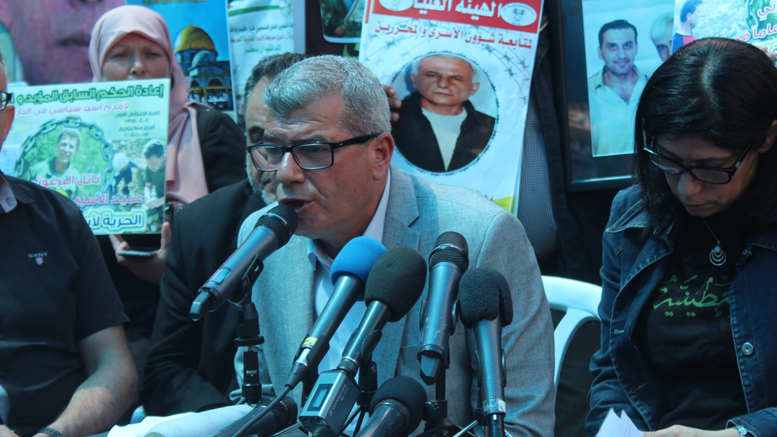 رئيس هيئة الأسرى عيسى قراقع اعتبر الإضراب إعلانا لإنهاء الانقسام الفلسطيني 