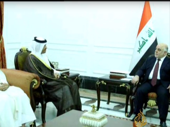 وزير خارجية قطر يلتقي رئيس الوزراء العراقي حيد العبادي في بغداد ويسمله دعوة من أمير قطر لزيارة الدوحة