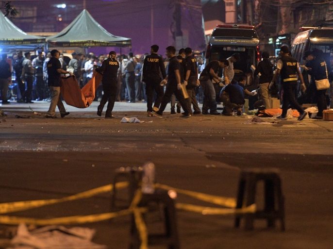 Police investigate the scene of an explosion at a bus station in Kampung Melayu, East Jakarta, Indonesia May 25, 2017 in this photo taken by Antara Foto. Antara Foto/Sigid Kurniawan/ via REUTERSATTENTION EDITORS - THIS IMAGE HAS BEEN SUPPLIED BY A THIRD PARTY. EDITORIAL USE ONLY. MANDATORY CREDIT. INDONESIA OUT. NO COMMERCIAL OR EDITORIAL SALES IN INDONESIA. TEMPLATE OUT TPX IMAGES OF THE DAY