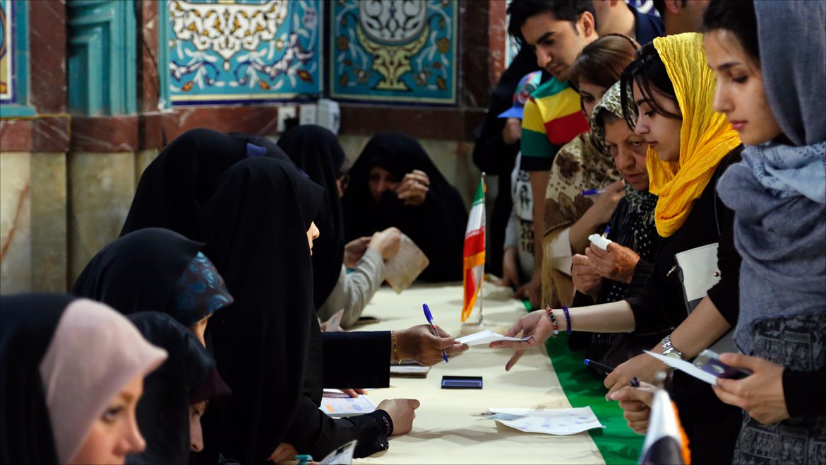 epa05973396 Iranians cast their ballot during the Iranian presidential elections at a polling station in Tehran, Iran, 19 May 2017. Out of the candidates, the race is tightest between frontrunners Iranian current president Hassan Rouhani and conservative presidential candidate Ebrahim Raisi.  EPA/ABEDIN TAHERKENAREH