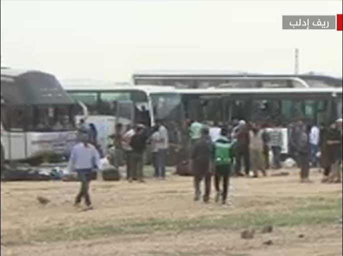 قال مراسل الجزيرة في إدلب إن الحافلات التي تقل الدفعة السابعة من مهجري حي الوعر وصلت إلى مركز استقبال مؤقت في ريف ادلب الشمالي.