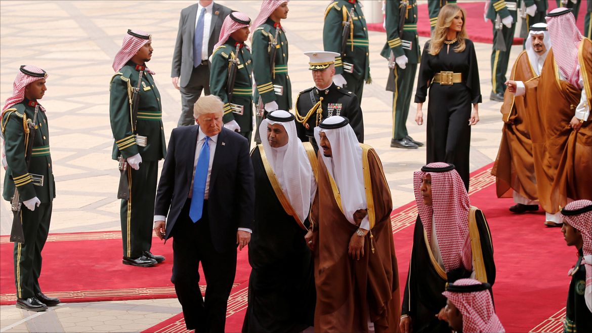 Saudi Arabia's King Salman bin Abdulaziz Al Saud (C, in brown and white) welcomes U.S. President Donald Trump (L) and first lady Melania Trump (top, 3-R) with a military honor cordon after they arrived aboard Air Force One at King Khalid International Airport in Riyadh, Saudi Arabia May 20, 2017. REUTERS/Jonathan Ernst