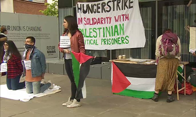 طلاب بريطانيون يضربون عن الطعام تضامنا مع فلسطين