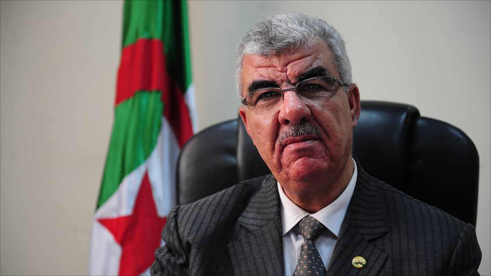 ‪الأخضر بن خلاف: تدني نسبة المشاركة يكشف الأزمة السياسية في الجزائر‬ (الجزيرة)