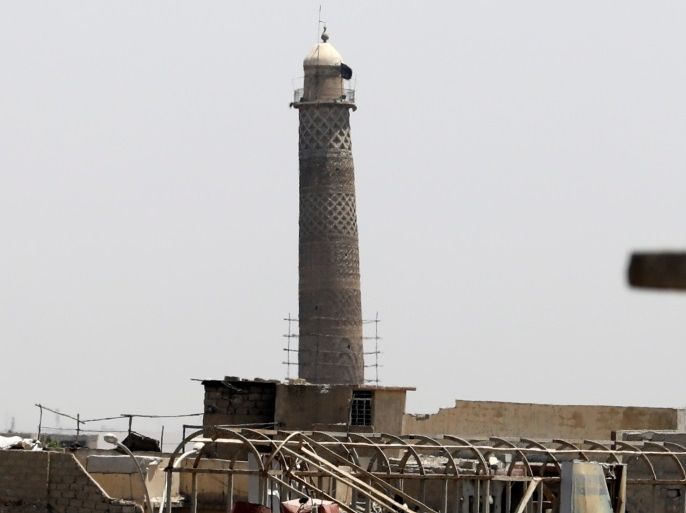 An Islamic State militants flag is seen on top of the minaret of al-Nuri mosque in the Old City in western Mosul, Iraq June 13, 2017. REUTERS/Erik De Castro