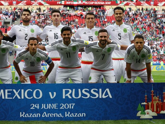KAZAN, RUSSIA - JUNE 24: Mexico players line up for the team photos prior to during the FIFA Confederations Cup Russia 2017 Group A match between Mexico and Russia at Kazan Arena on June 24, 2017 in Kazan, Russia. (Photo by Ian Walton/Getty Images)