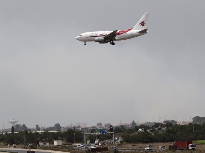 An Air Algerie Airways plane prepares to land at Houari Boumediene Airport in Algiers July 24, 2014. An Air Algerie flight crashed on Thursday en route from Ouagadougou in Burkina Faso to Algiers with 110 passengers on board, an Algerian aviation official said. REUTERS/Louafi Larbi (Algeria - Tags: DISASTER TRANSPORT)