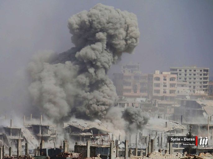 كثفت قوات النظام وروسيا قصفها على مدينة درعا