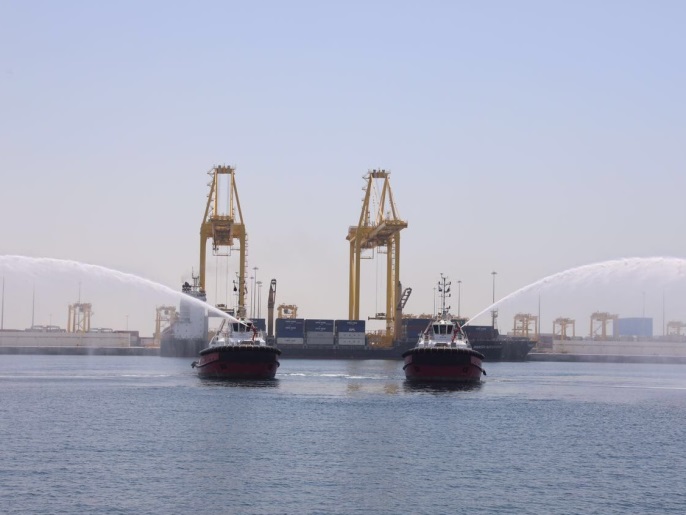 الشركة القطرية لإدارة الموانئ دشنت خطا مباشرا يربط ميناء حمد في الدوحة بميناء صُحار في سلطنة عمان (الجزيرة-أرشيف)