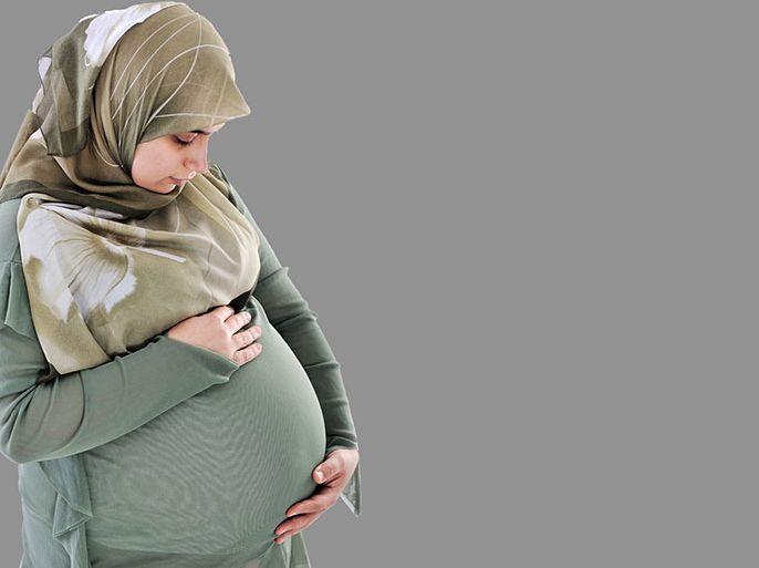 ينصح الخبراء الحامل والمرضعة باتخاذ التدابير والإجراءات اللازمة عند صيام شهر رمضان.، المصدر: مؤسسة حمد الطبية، الصورة حجم 1280 في 1600 مستخدمة كغلاف لقضايا صحة