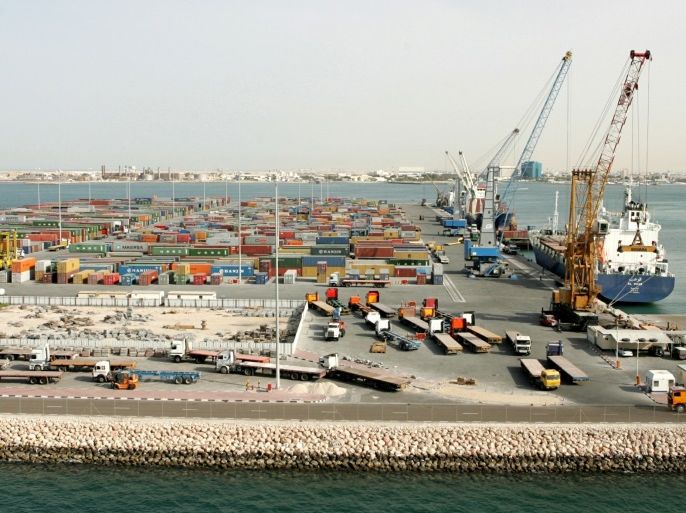 FILE PHOTO: A general view of the Doha port container terminal in Doha, Qatar May 8, 2006/FILE PHOTO