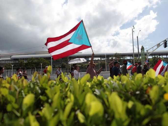 People march in support of becoming an independent nation as the economically struggling U.S. island territory of Puerto Rico voted overwhelmingly on Sunday in favour of becoming the 51st state, in San Juan, Puerto Rico June 11, 2017. REUTERS/Alvin Baez TPX IMAGES OF THE DAY