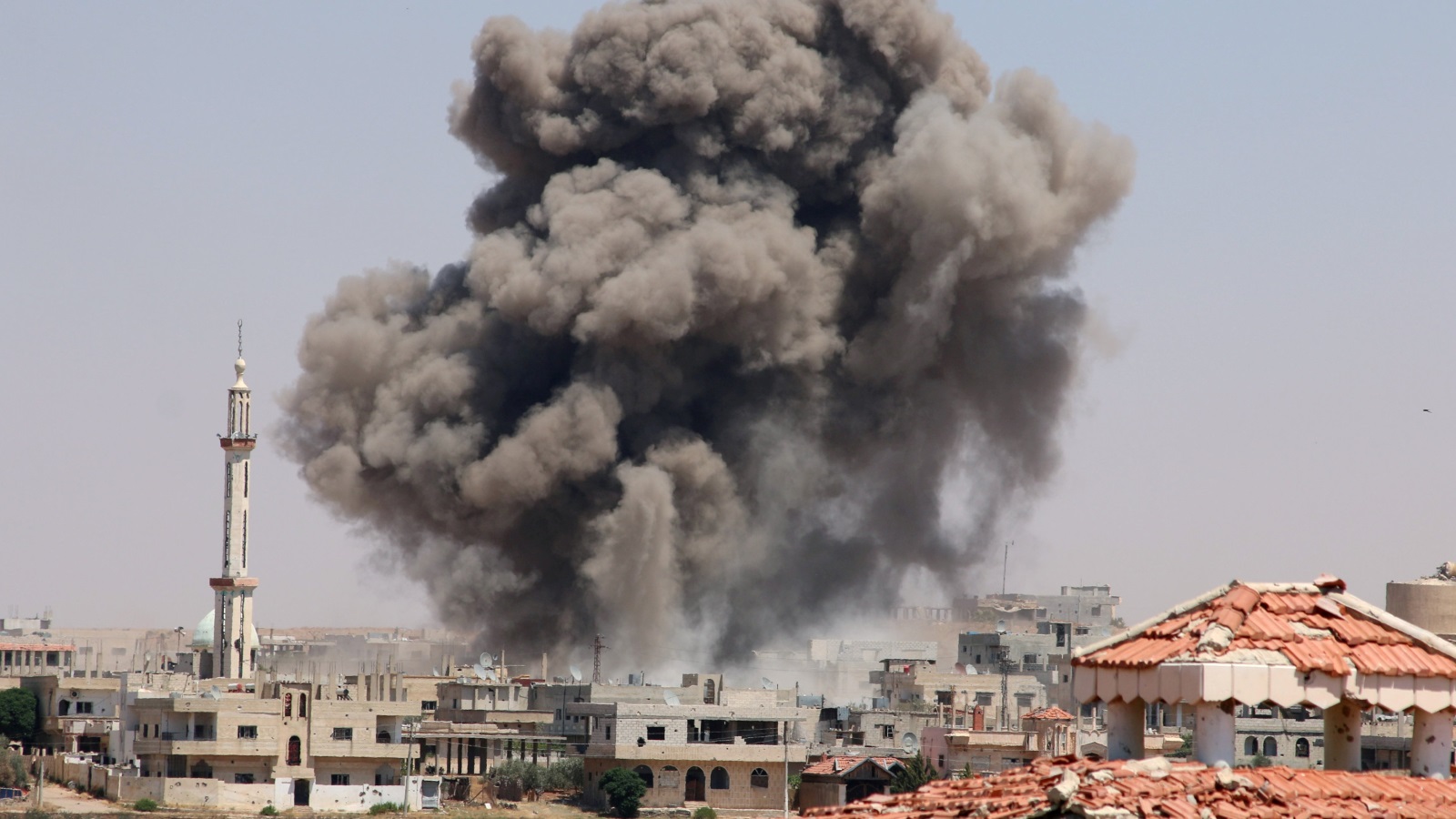 قصف جوي على مناطق قرب درعا جنوبي سوريا منتصف العام الجاري 