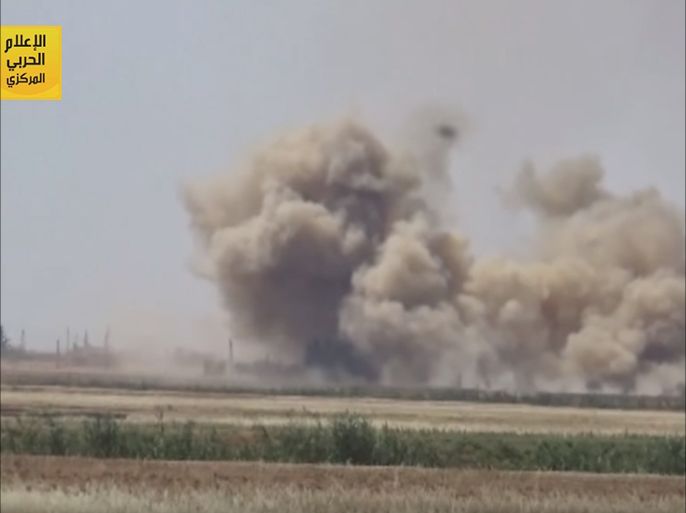 مشاهد من اعلام الجيش السوري تظهر تقدم قواته في الريف الغربي لمحافظة الرقة بعد معارك مع داعش