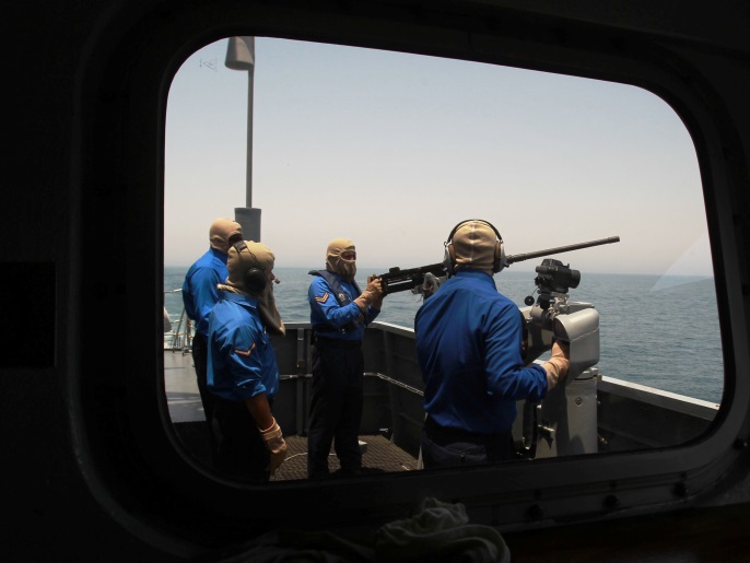 جانب من مشاركة جنود البحرية القطرية في المناورات (رويترز)