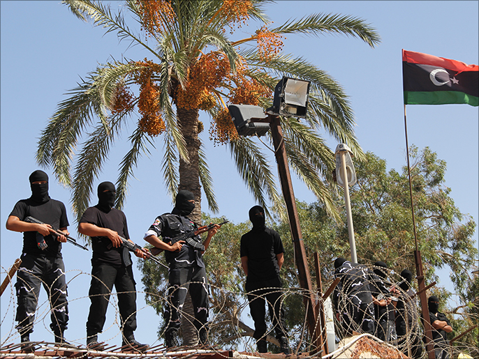 ‪أفراد قوة الردع الخاصة التابعة لحكومة الوفاق بطرابلس‬ (الجزيرة)