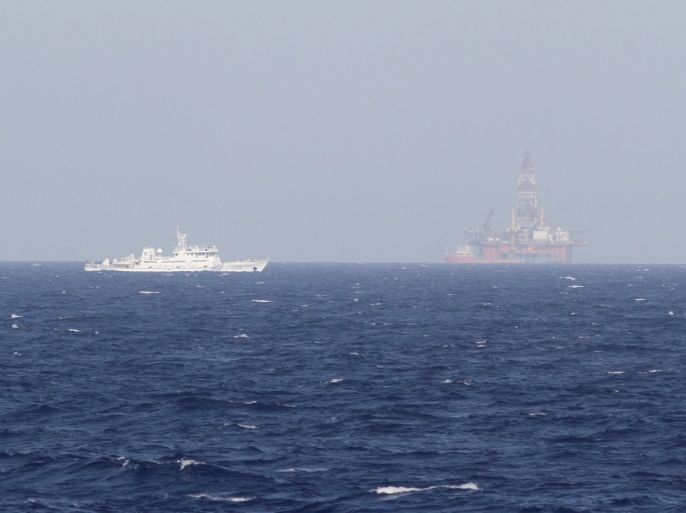 An oil rig (R) which China calls Haiyang Shiyou 981, and Vietnam refers to as Hai Duong 981, is seen in the South China Sea, off the shore of Vietnam in this May 14, 2014 file photo. Vietnam demanded China move a controversial oil rig on April 7, 2016 and abandon plans to start drilling in waters where jurisdiction is unclear, the latest sign of festering unease among the two communist neighbors. REUTERS/Minh Nguyen/Files TPX IMAGES OF THE DAY
