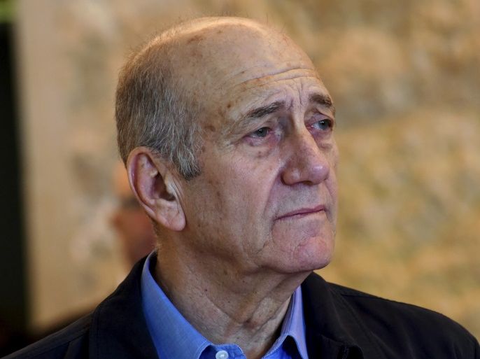 Former Israeli Prime Minister Ehud Olmert leaves the courtroom at the Supreme Court in Jerusalem December 29, 2015. Israel's top court slashed Olmert's prison sentence to 18 months from six years on Tuesday after overturning the main count in his 2014 bribery conviction. Olmert, 70, will begin serving his term on Feb. 15, according to live reports from the Jerusalem courtroom, making him the first former head of government in Israel to go to prison. REUTERS/Debbie Hill/Pool