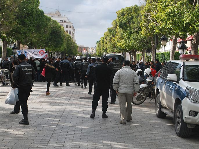 جدل بشأن تمرير قانون يجرم الاعتداءات على قوات الأمن في تونس/العاصمة تونس/فبراير/شباط 2017