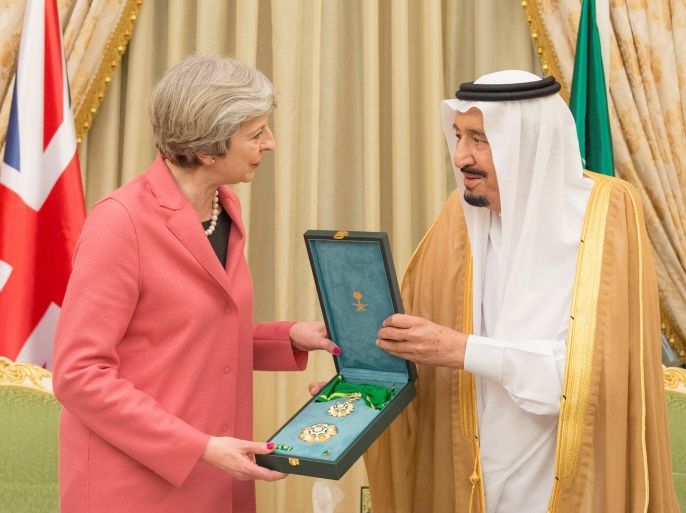 Saudi Arabia's King Salman bin Abdulaziz Al Saud honors British Prime Minister Theresa May in Riyadh, Saudi Arabia, April 5, 2017. Bandar Algaloud/Courtesy of Saudi Royal Court/Handout via REUTERS ATTENTION EDITORS - THIS PICTURE WAS PROVIDED BY A THIRD PARTY. FOR EDITORIAL USE ONLY.