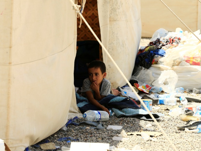 ‪‬ اللاجئون العراقيون يعيشون أوضاعا صعبة في ظل نقص الخدمات(رويترز)