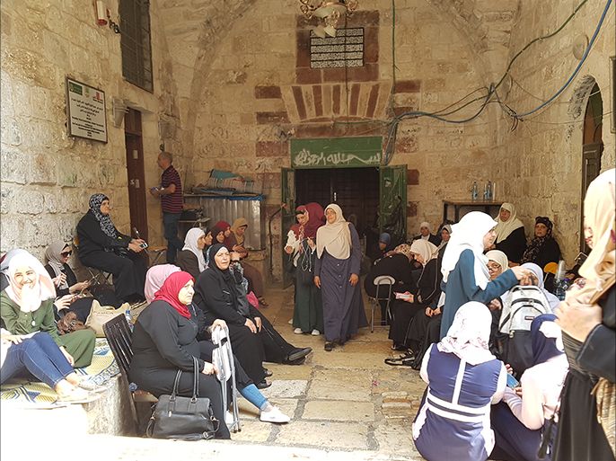 باب المجلس أحد أبواب الأقصى تمور 2017 النساء يعتصمن لليوم الثاني عشر على التوالي قرب المسجد الأقصى