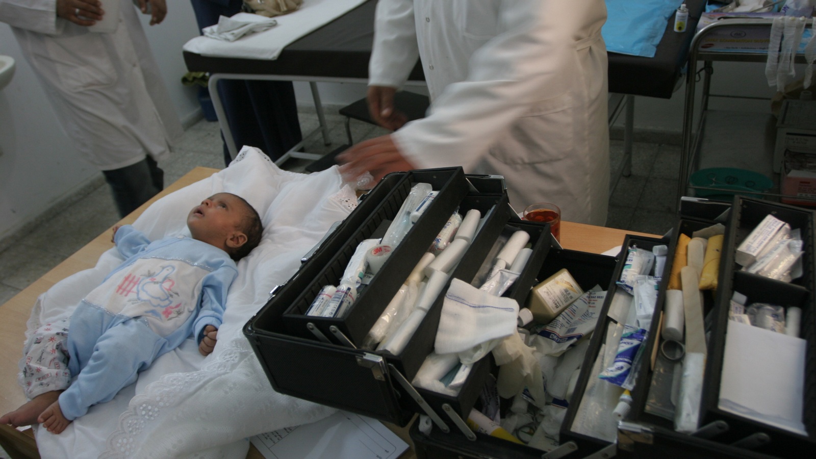 ‪المرضى الرضع يعيشون أوضاعا حرجة في مشافي غزة‬ (الألمانية)
