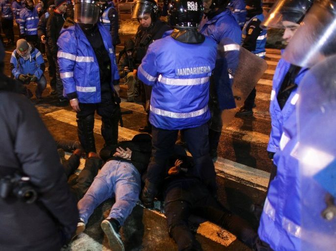 Romanian police detain protesters following scuffles at a demonstration in Bucharest, Romania, February 1, 2017. Inquam Photos/Octav Ganea via REUTERS ATTENTION EDITORS - THIS IMAGE WAS PROVIDED BY A THIRD PARTY. EDITORIAL USE ONLY. ROMANIA OUT.