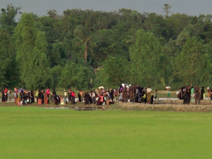 Rohingya people from Rakhine state in Myanmar gather near the border in Ukhiya town, where Bangladeshi border guards were stopping them from entering, on August 25, 2017.At least 71 people including 12 security forces were killed as Rohingya militants besieged border posts in northern Rakhine State, Myanmar's authorities said August 25, triggering a fresh exodus of refugees towards Bangladesh. / AFP PHOTO / STR (Photo credit should read STR/AFP/Getty Images)