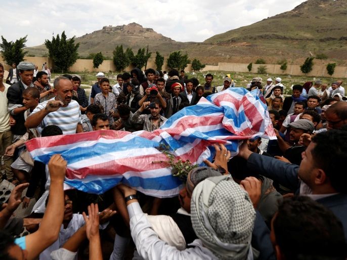 Mourners carry a child's coffin to a grave at a graveyard during the funeral of eight family members killed by a Saudi-led air strike in Sanaa, Yemen, August 26, 2017. Only one girl, Buthaina Muhammad Mansour, aged between four and five years old, survived the strike. REUTERS/Khaled Abdullah
