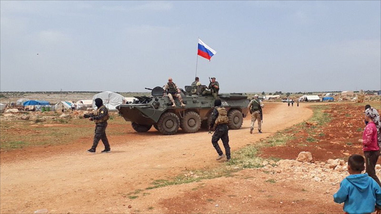 ‪قوات روسية تنتشر في عفرين بريف حلب بالتنسيق مع وحدات حماية الشعب الكردية‬ (ناشطون)