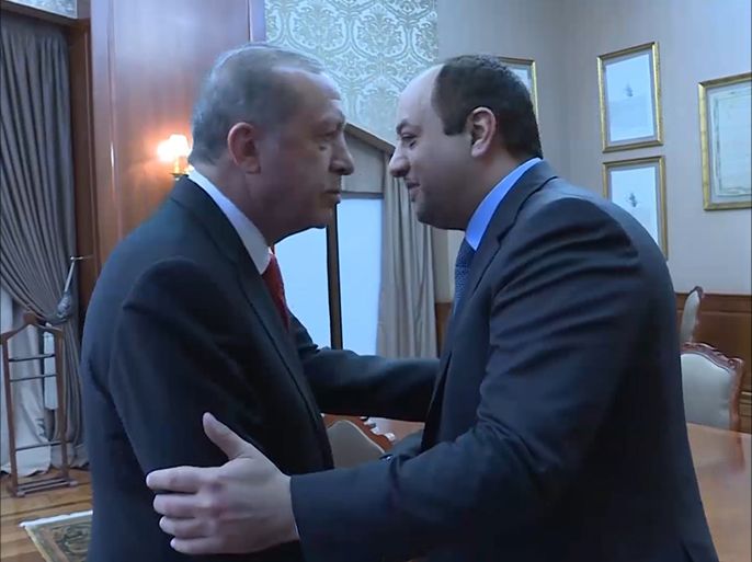 الرئيس التركي يلتقي وزير الدولة القطري لشؤون الدفاع خالد العطية في أنقرة