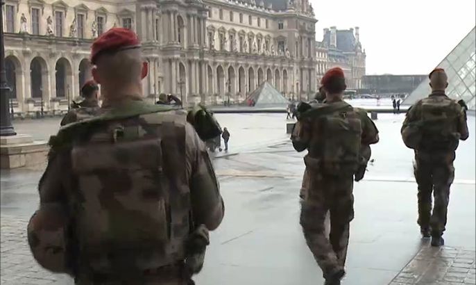 إصابة 6 جنود فرنسيين لدى تعرضهم للدعس شمال باريس