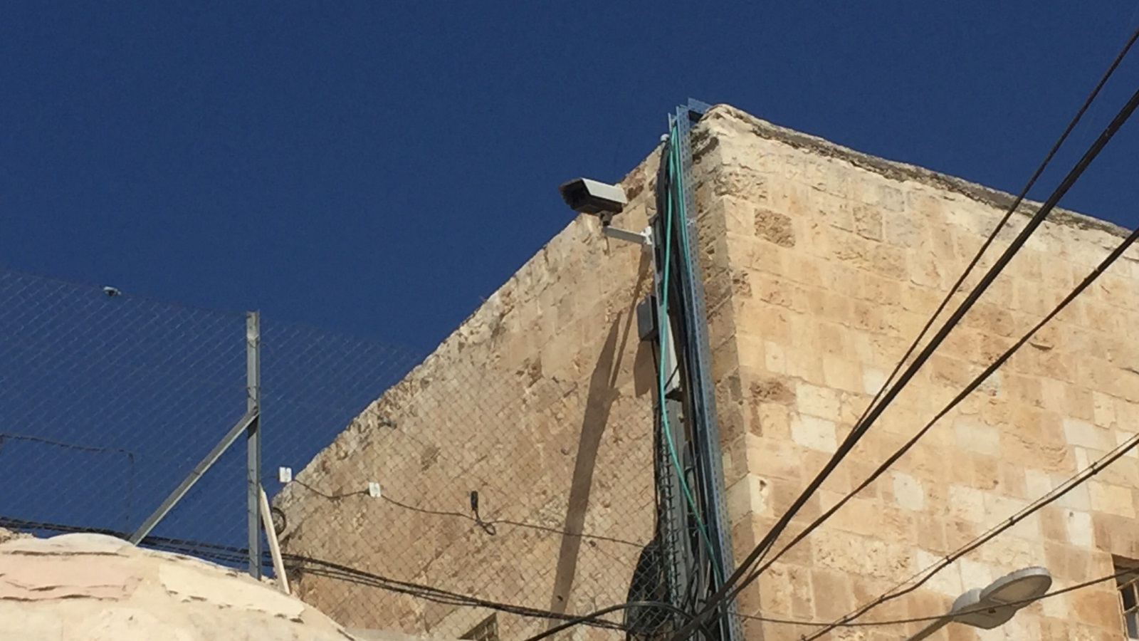إدارة الأوقاف لم تتطرق في بيانها اليوم لاستحداث كاميرات جديدة من قبل الاحتلال في المسجد الأقصى (الجزيرة)