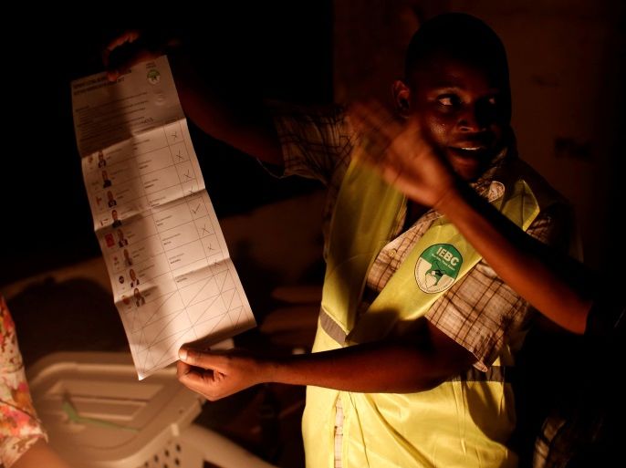 An Independent Electoral and Boundaries Commission (IEBC) official shows a ballot paper during vote counting at the end of the presidential election in Mombasa, Kenya August 8, 2017. REUTERS/Siegfried Modola TPX IMAGES OF THE DAY