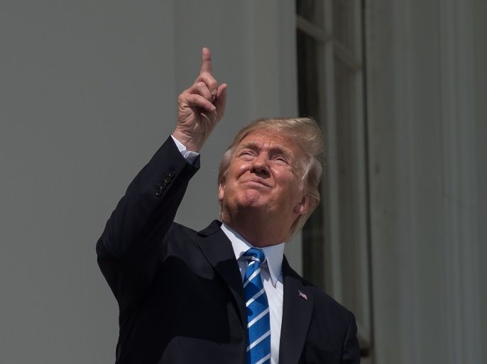 US President Donald Trump looks up at the partial solar eclipse from the balcony of the White House in Washington, DC, on August 21, 2017. / AFP PHOTO / NICHOLAS KAMM (Photo credit should read NICHOLAS KAMM/AFP/Getty Images)