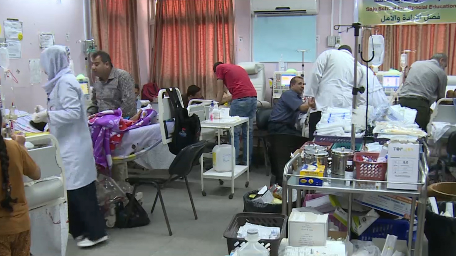 ‪تحذيرات من مخاطر منع مرضى غزة من العلاج بالخارج‬ تحذيرات من مخاطر منع مرضى غزة من العلاج بالخارج (الجزيرة)