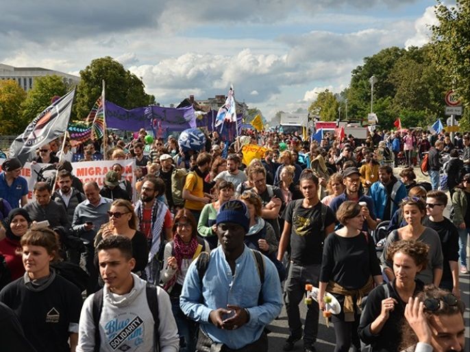 المشاركون بمهرجان اللاجئين تظاهروا بختامه بشوارع برلين ضد العنصرية والتمييز. الجزيرة نت
