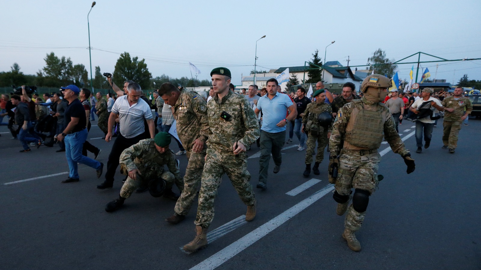 حرس الحدود الأوكراني يمنعون دخول ساكاشفيلي لأسباب أمنية (رويترز)