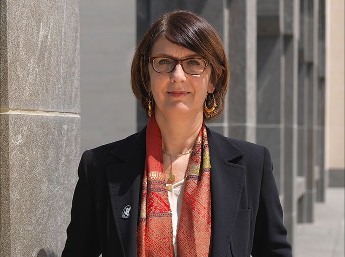 الدكتورة جوليا غونيلا مديرًا لمتحف الفن الإسلامي في قطر