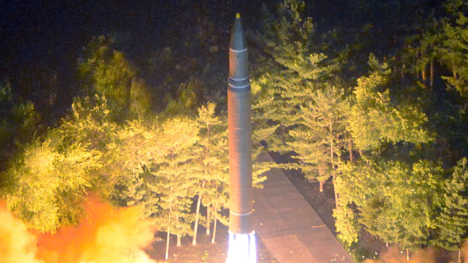 ‪إطلاق كوريا الشمالية صواريخ بالستية يواجه بغضب من الولايات المتحدة وحلفائها‬ (رويترز)