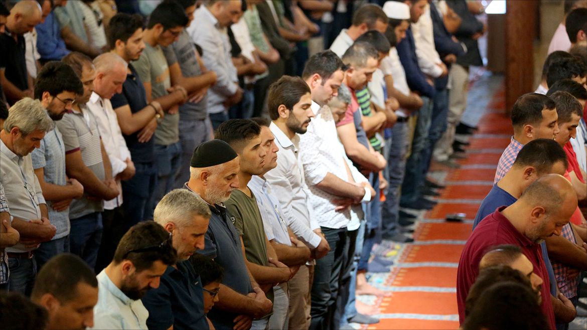 epa06176662 Turkish Muslims pray at the Suleymaniye Mosque on first day of the Eid-al-Adha in Istanbul, Turkey, 01 September 2017. Millions of Muslims around the world are preparing to celebrate the Eid al-Adha feast, or Kurban Bayrami in Turkey, when they will slaughter cattle, goats and sheep in commemoration of the Prophet Abraham's readiness to sacrifice his son to show obedience to God.  EPA-EFE/ERDEM SAHIN