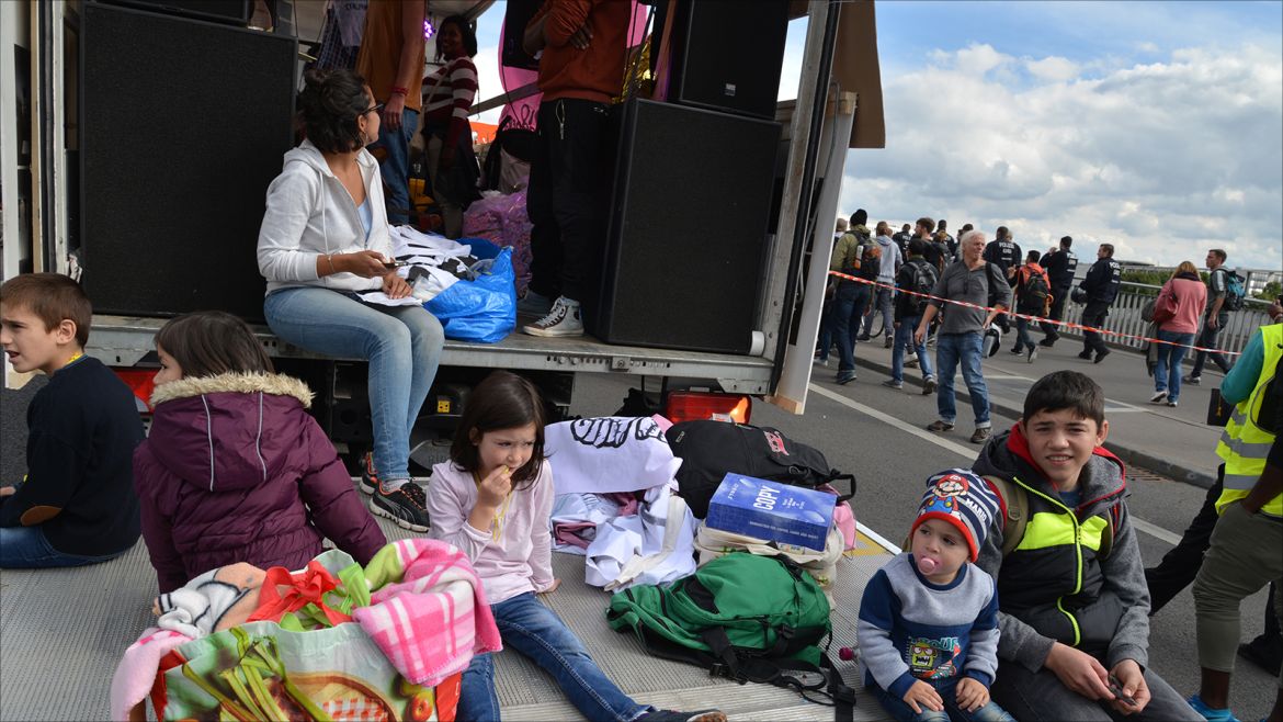 أطفال لاجئون يذكرون خلال المهرجان لأهمية لم شملهم مع أسرهم