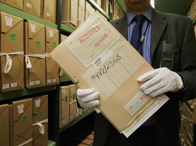LONDON - AUGUST 31: A member of staff removes a file from a depository at The National Archives on August 31, 2006 in London, England. The National Archives have announced the fifteenth release of Security Service records and the fourth since the full implementation of the Freedom of Information Act in January 2005. This release contains 214 files, bringing the total number of Security Service records in the public domain to well over 3,000. (Photo by Scott Barbour/Getty Images)