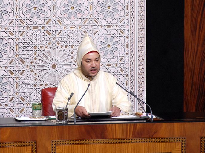 العاهل المغربي محمد السادس في افتتاح البرلمان في أكتوبر 2015 ـ الجزيرة نت