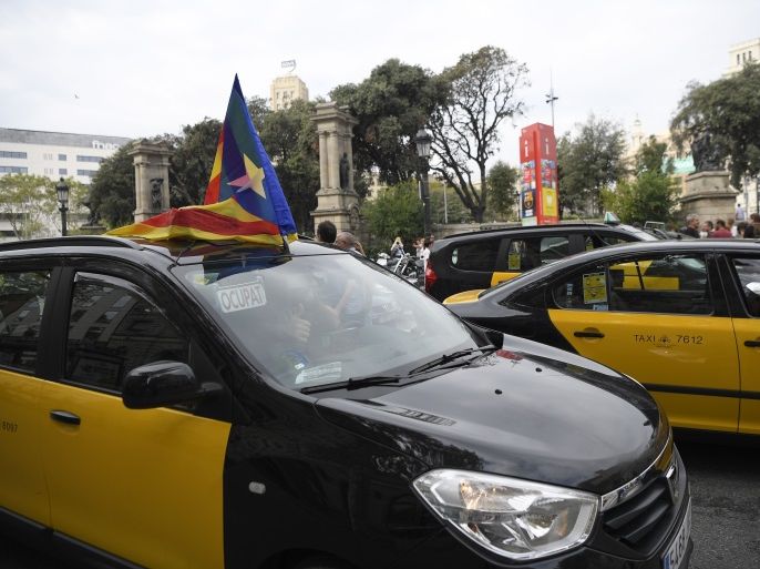 Taxi drivers block an area on Placa de Catalunya Square during a general strike in Catalonia called by Catalan unions in Barcelona on October 3, 2017.Large numbers of Catalans are expected to observe a general strike today to condemn police violence at a banned weekend referendum on independence, as Madrid comes under growing international pressure to resolve its worst political crisis in decades. / AFP PHOTO / LLUIS GENE (Photo credit should read LLUIS GENE/AFP/