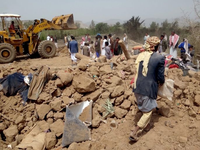 A tractor clears the rubble as Yemenis gather at the site of a Saudi-led air strike on the outskirts of the northwestern city of Saada, on August 4, 2017. / AFP PHOTO / STRINGER (Photo credit should read STRINGER/AFP/Getty Images)