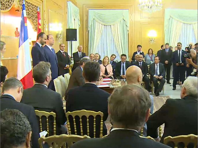 وقعت الحكومتان التونسية والفرنسية اتفاقيات شراكة بين البلدين بقيمة إثنين وتسعين مليونا دولار