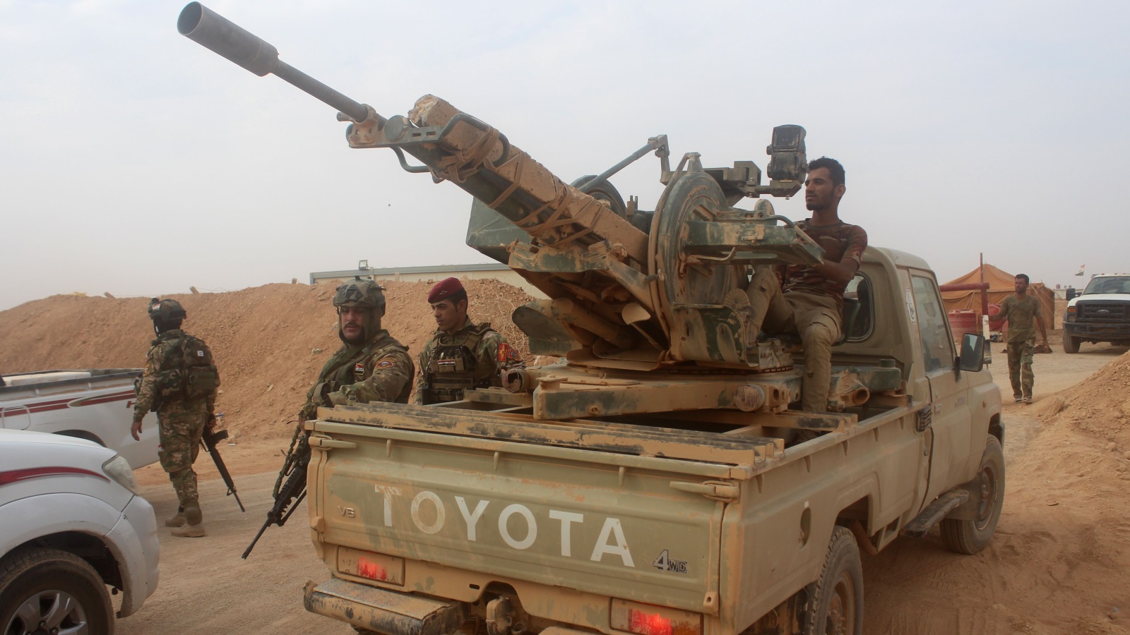 ‪تواصل القوات العراقية معاركها للسيطرة على آخر معاقل تنظيم الدولة‬ تواصل القوات العراقية معاركها للسيطرة على آخر معاقل تنظيم الدولة (الفرنسية-غيتي)